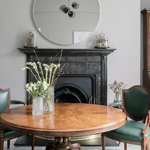 3* Pensión Pembroke Hall